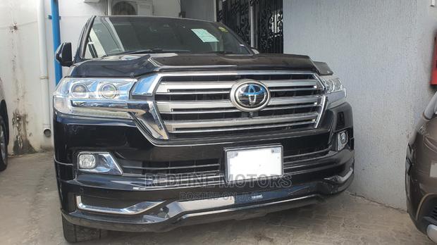 Black Edition 2016 Toyota Land Cruiser: Unmatched Style
