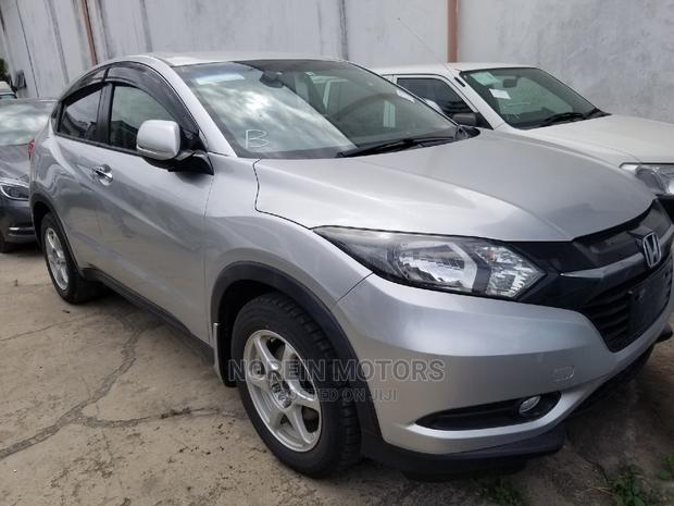 2014 Honda Vezel Silver: Compact SUV with Luxury Features