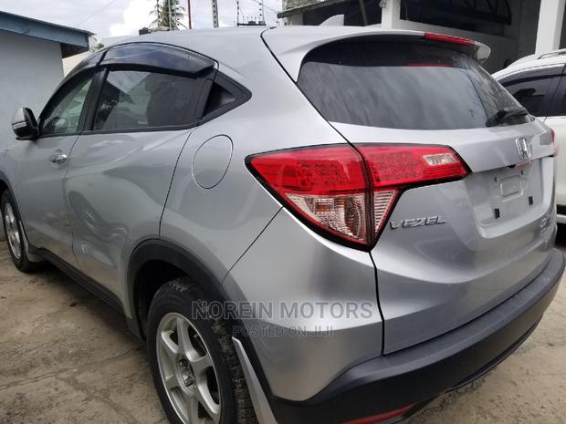 2014 Honda Vezel Silver: Compact SUV with Luxury Features