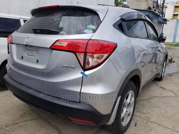 2014 Honda Vezel Silver: Compact SUV with Luxury Features