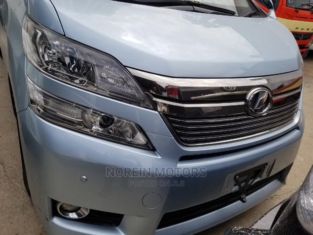 Used 2014 Toyota Vellfire Blue: Spacious Minivan