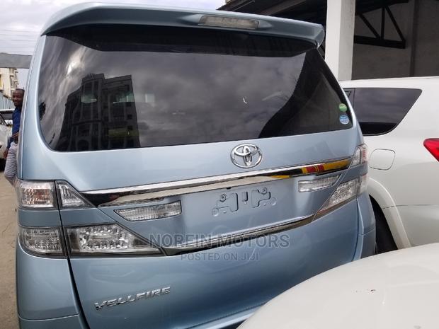 Used 2014 Toyota Vellfire Blue: Spacious Minivan