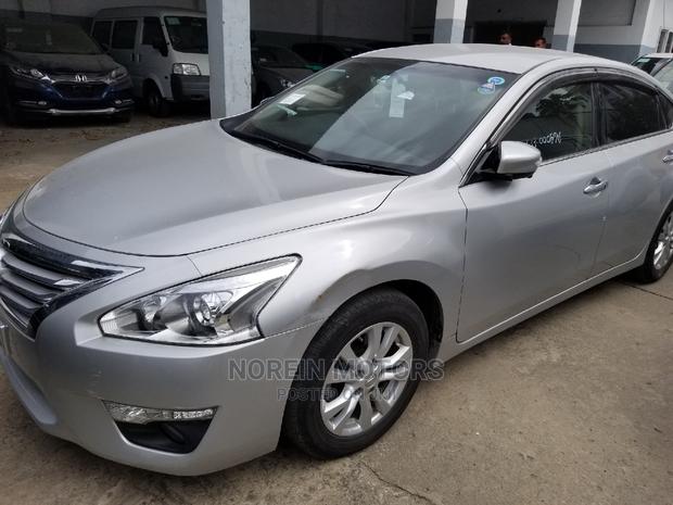2015 Nissan Teana in Silver: Comfortable Sedan Available