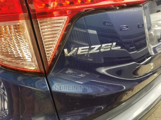 Blue 2014 Honda Vezel: Achieve Style and Comfort