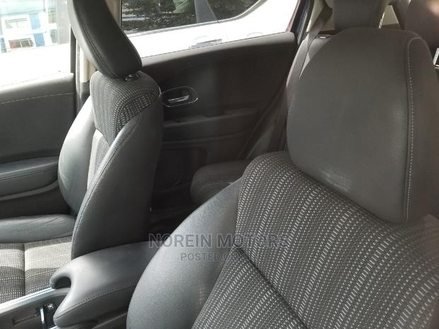 Blue 2014 Honda Vezel: Achieve Style and Comfort