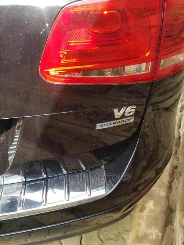 Black Volkswagen Touareg 2014: Sleek & Stylish SUV