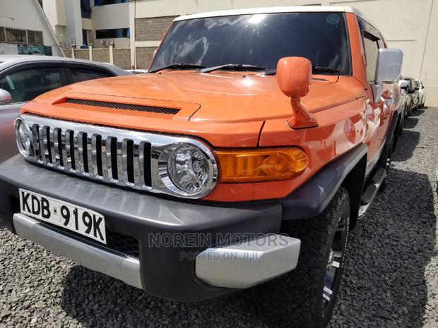 2014 Toyota FJ Cruiser Orange - Perfect for Outdoor Enthusiasts
