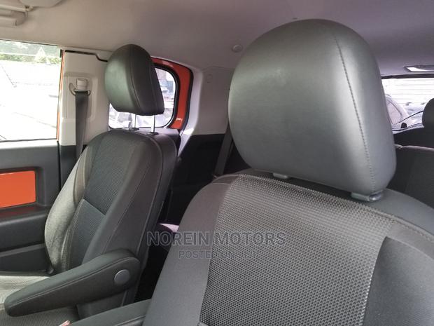 2014 Toyota FJ Cruiser Orange - Perfect for Outdoor Enthusiasts