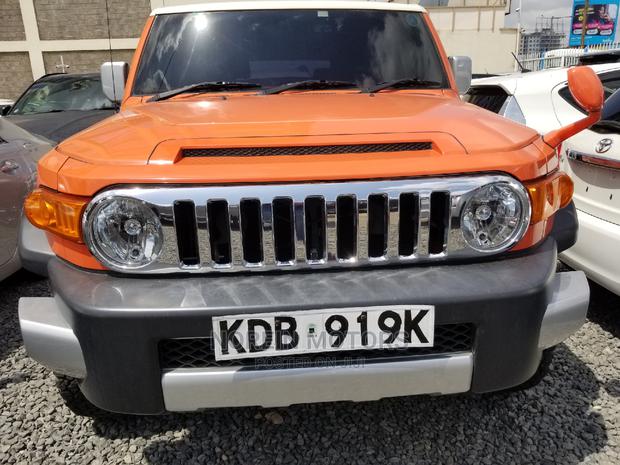 2014 Toyota FJ Cruiser Orange - Perfect for Outdoor Enthusiasts