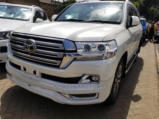 Toyota Land Cruiser 2016: Reliability Meets Off-Road Capability