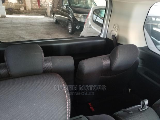 Nissan Serena 2015 - Luxury Silver Edition