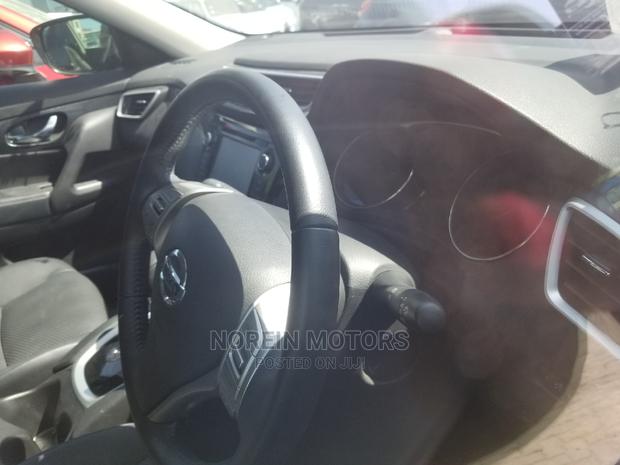 2015 White Nissan X-Trail Adventure Vehicle