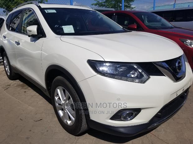 2015 White Nissan X-Trail Adventure Vehicle