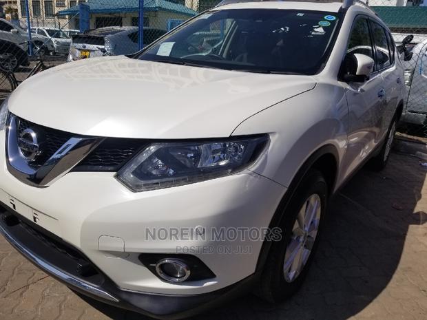 2015 White Nissan X-Trail Adventure Vehicle