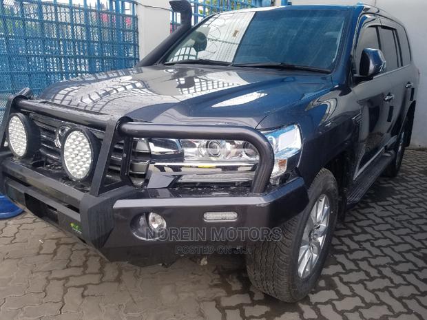 Experience the 2017 Land Cruiser by Toyota: Unmatched Quality!