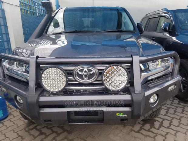Experience the 2017 Land Cruiser by Toyota: Unmatched Quality!