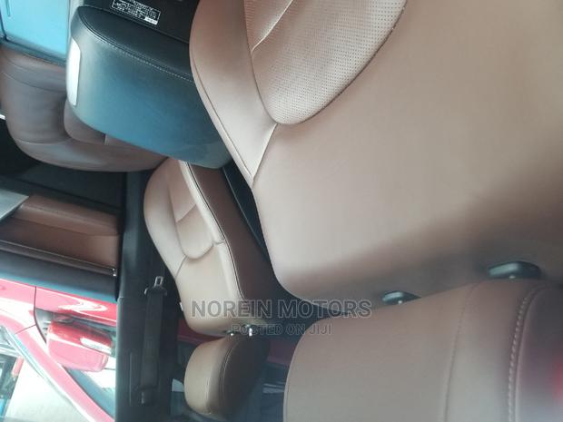 2015 Land Cruiser Toyota: Unparalleled Performance and Comfort