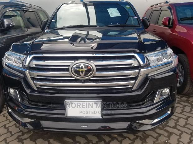 2015 Land Cruiser Toyota: Unparalleled Performance and Comfort