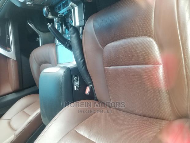 2015 Land Cruiser Toyota: Unparalleled Performance and Comfort