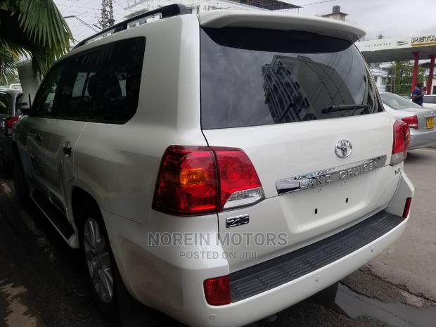 2016 Toyota Land Cruiser Pearl: Adventure Awaits in Luxury