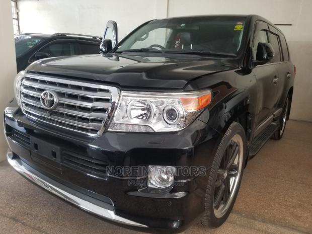 2015 Toyota Land Cruiser Black - Ultimate Luxury Off-Road Vehicle