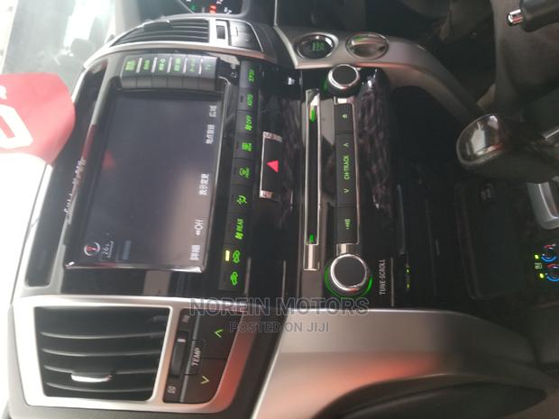 2015 Toyota Land Cruiser Black - Ultimate Luxury Off-Road Vehicle