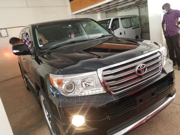 2015 Toyota Land Cruiser Black - Ultimate Luxury Off-Road Vehicle