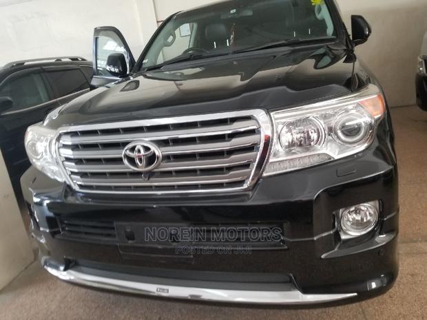 2015 Toyota Land Cruiser Black - Ultimate Luxury Off-Road Vehicle
