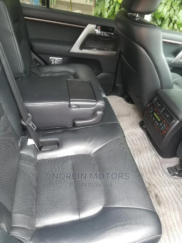 2016 Toyota Land Cruiser Pearl: Adventure Awaits in Luxury