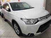White Mitsubishi Outlander 2015 - Affordable and Spacious SUV for sale