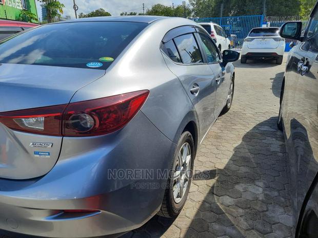 2015 Mazda Axela Silver - Stylish and Reliable Sedan for Your Drive