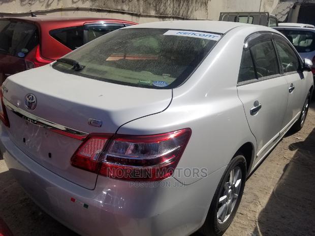 2015 Toyota Premio Pearl: Luxury Sedan with Unmatched Comfort