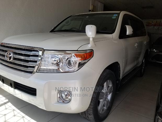 2014 Toyota Land Cruiser White - Adventure Awaits