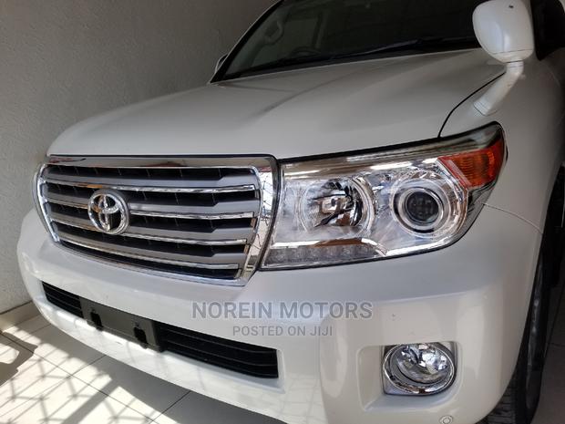 2014 Toyota Land Cruiser White - Adventure Awaits
