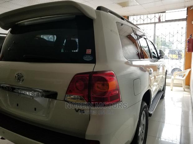 2014 Toyota Land Cruiser White - Adventure Awaits