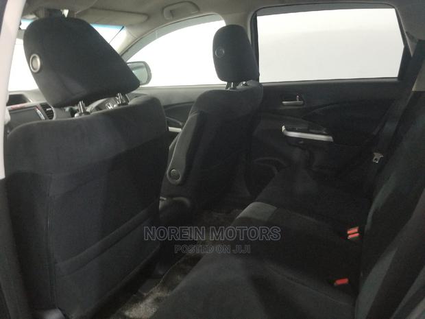 2015 Honda CR-V: Silver Edition - Versatile and Modern SUV