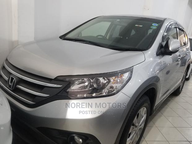2015 Honda CR-V: Silver Edition - Versatile and Modern SUV
