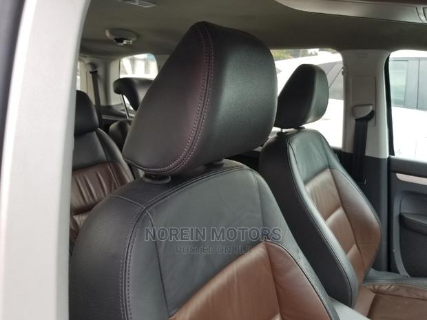 Volkswagen Touran 2014 Black: Luxury for the Whole Family
