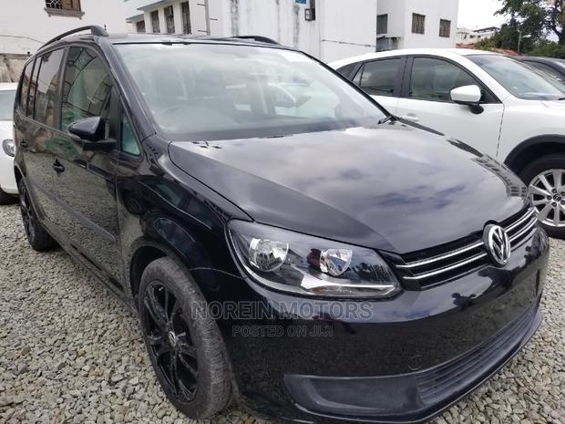 Volkswagen Touran 2014 Black: Luxury for the Whole Family
