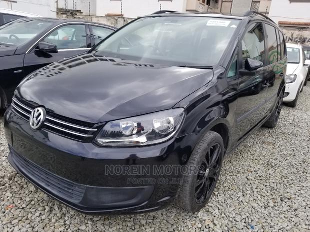 Volkswagen Touran 2014 Black: Luxury for the Whole Family