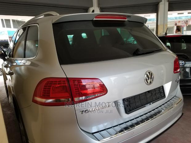 2015 Volkswagen Touareg Silver Off-road Vehicle