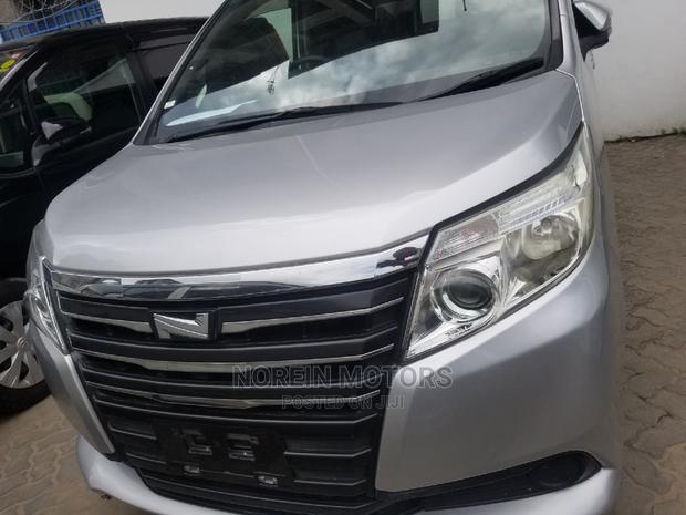 2015 Toyota Noah - Silver Edition: Top-Quality Minivan