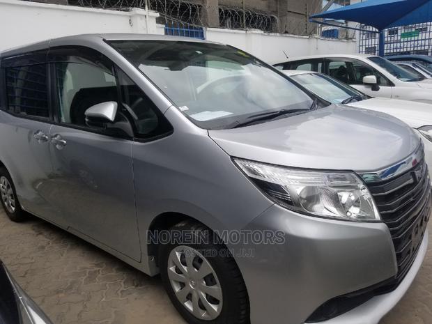 2015 Toyota Noah - Silver Edition: Top-Quality Minivan