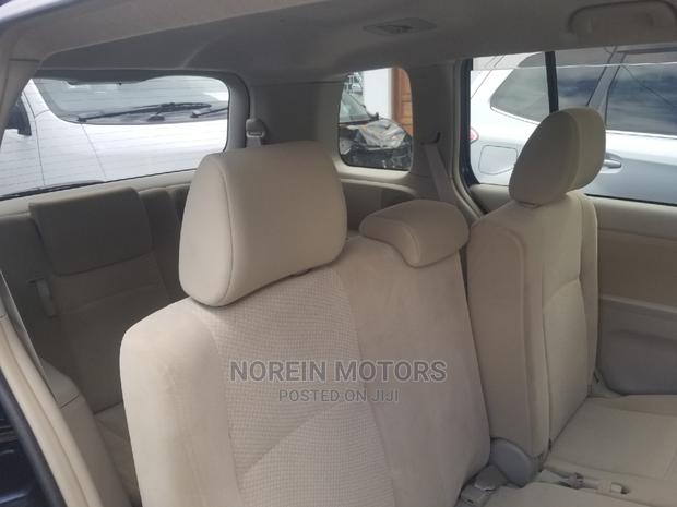 2015 Toyota ISIS Blue - Pre-owned Luxury Sports Car