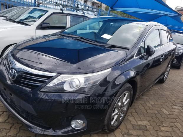 2017 Black Toyota Avensis: Sedan with Style and Substance