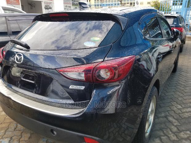 2017 Black Toyota Avensis: Sedan with Style and Substance