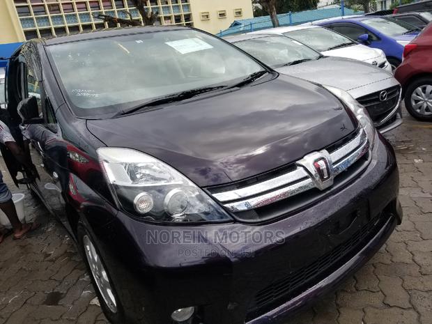 Purple 2014 Toyota ISIS - Quality Used Car For Sale