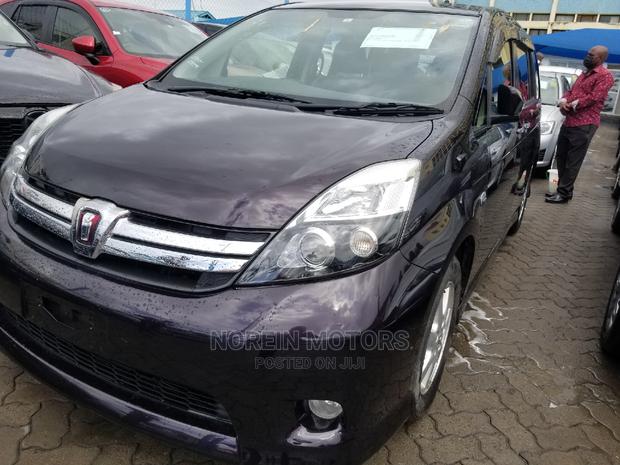 Purple 2014 Toyota ISIS - Quality Used Car For Sale