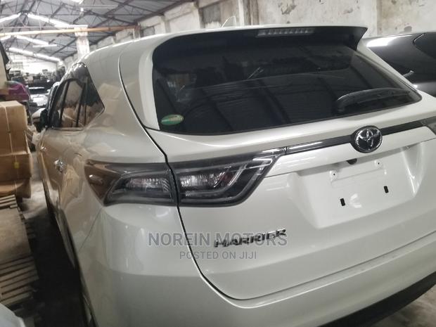 White 2015 Toyota Harrier - Modern & Efficient SUV for Sale
