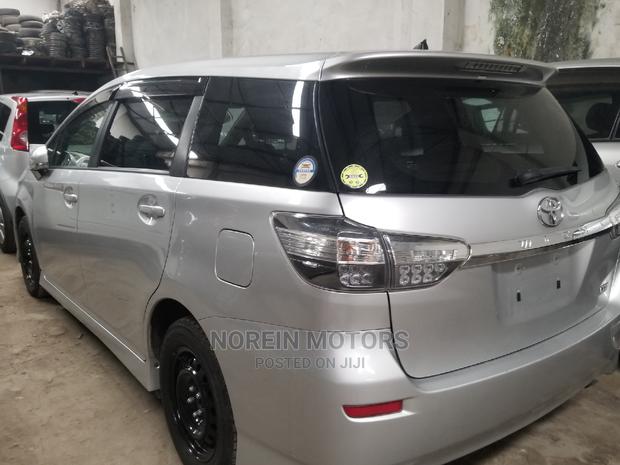 Toyota Wish Silver 2015: Reliable and Comfortable
